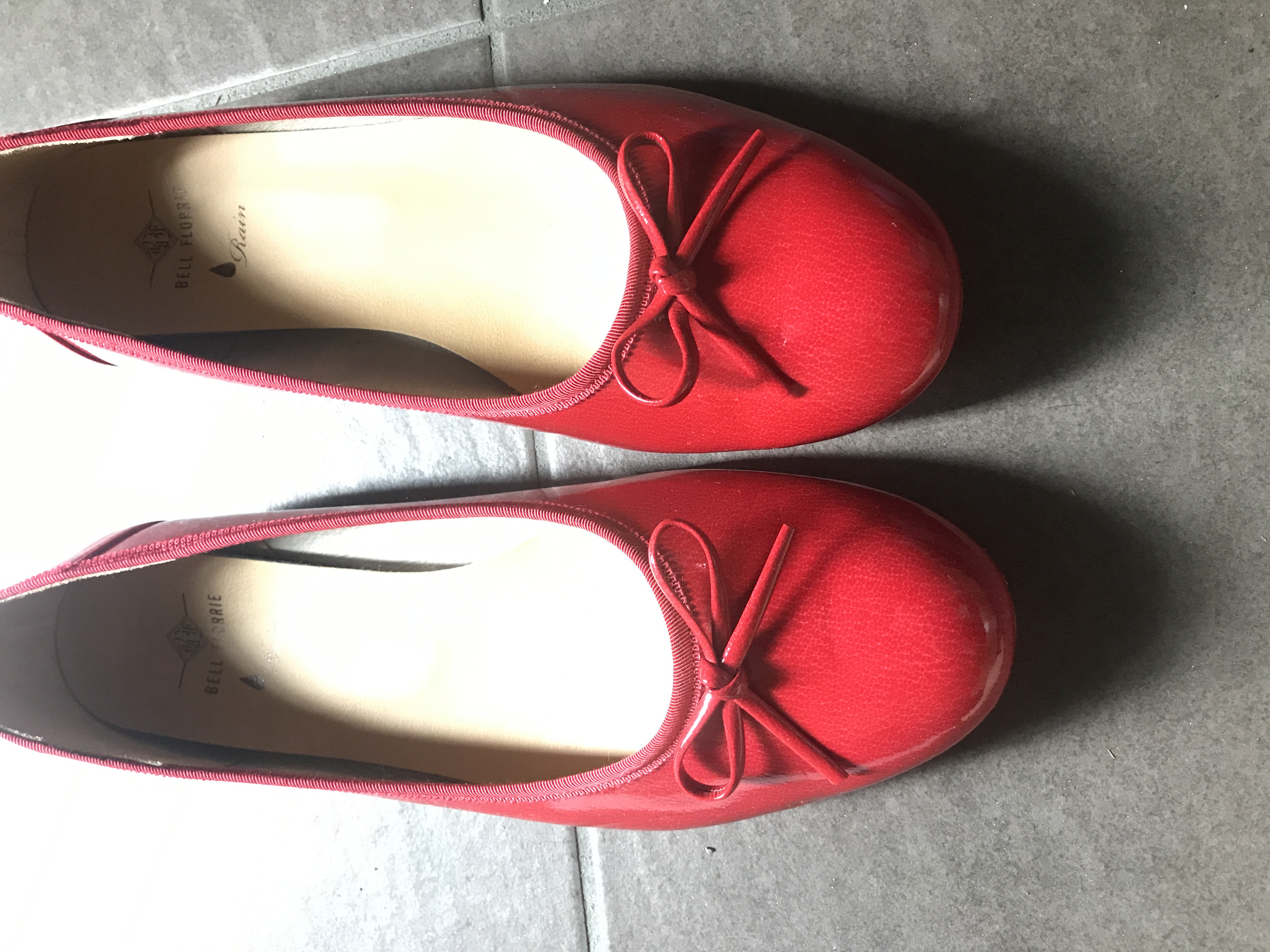 BELL FLORRIE★エナメルフラットパンプス★22★試着のみ ベルフローリー BELL FLORRIE レイン対応パンプス 118F1077 (ブロンズ