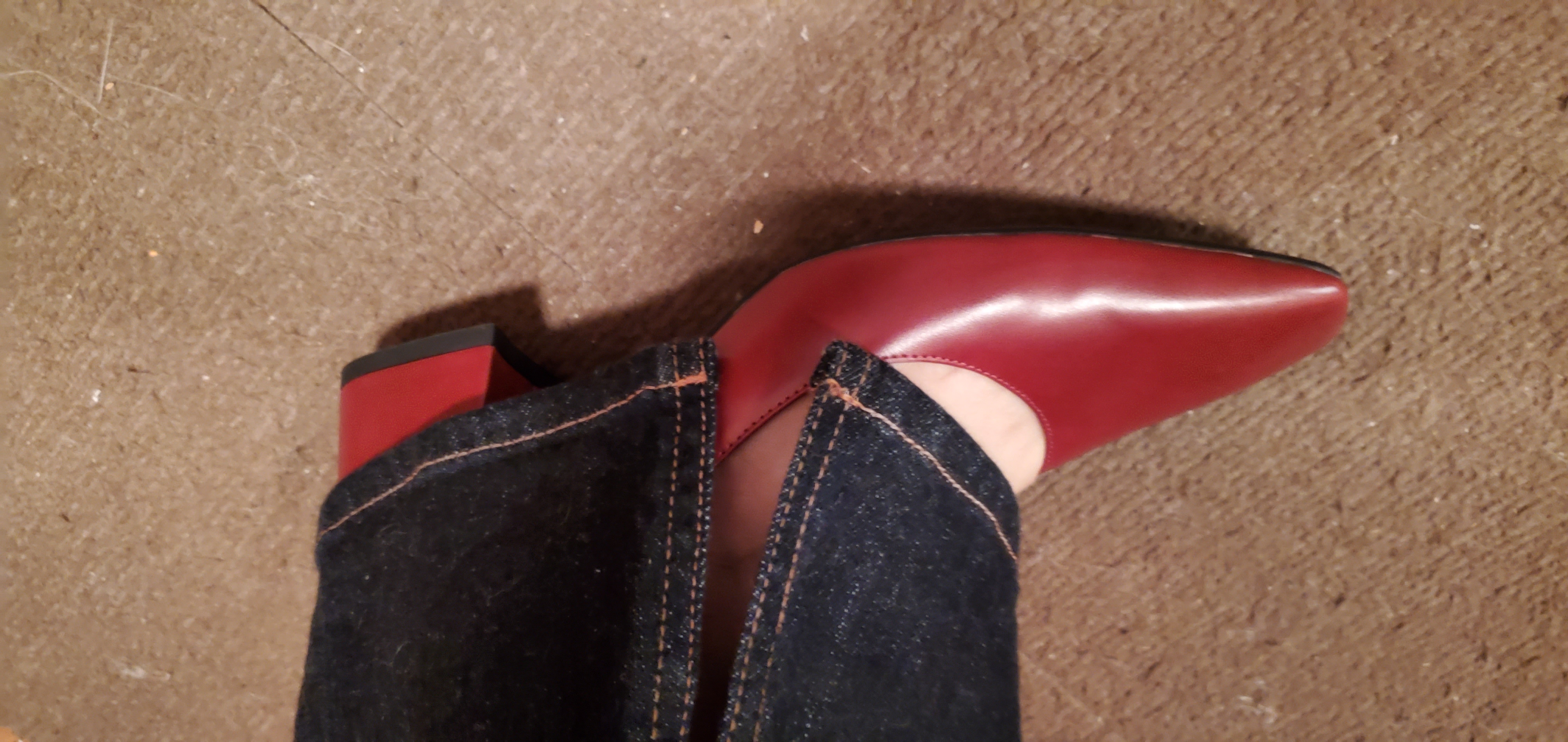 CHARLES & KEITH メタルアクセント ブロックヒールパンプス
