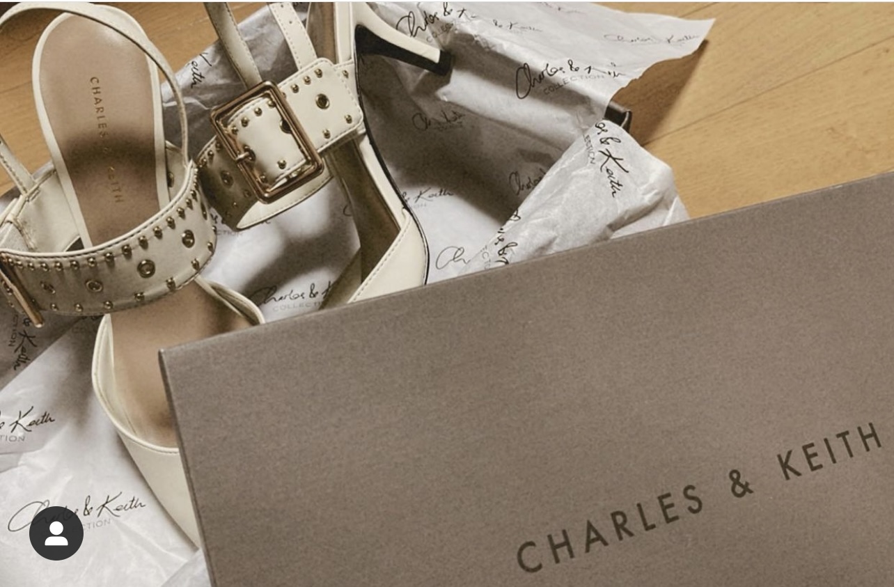 CHARLES & KEITH スタッズ スリングバックヒール 【再入荷