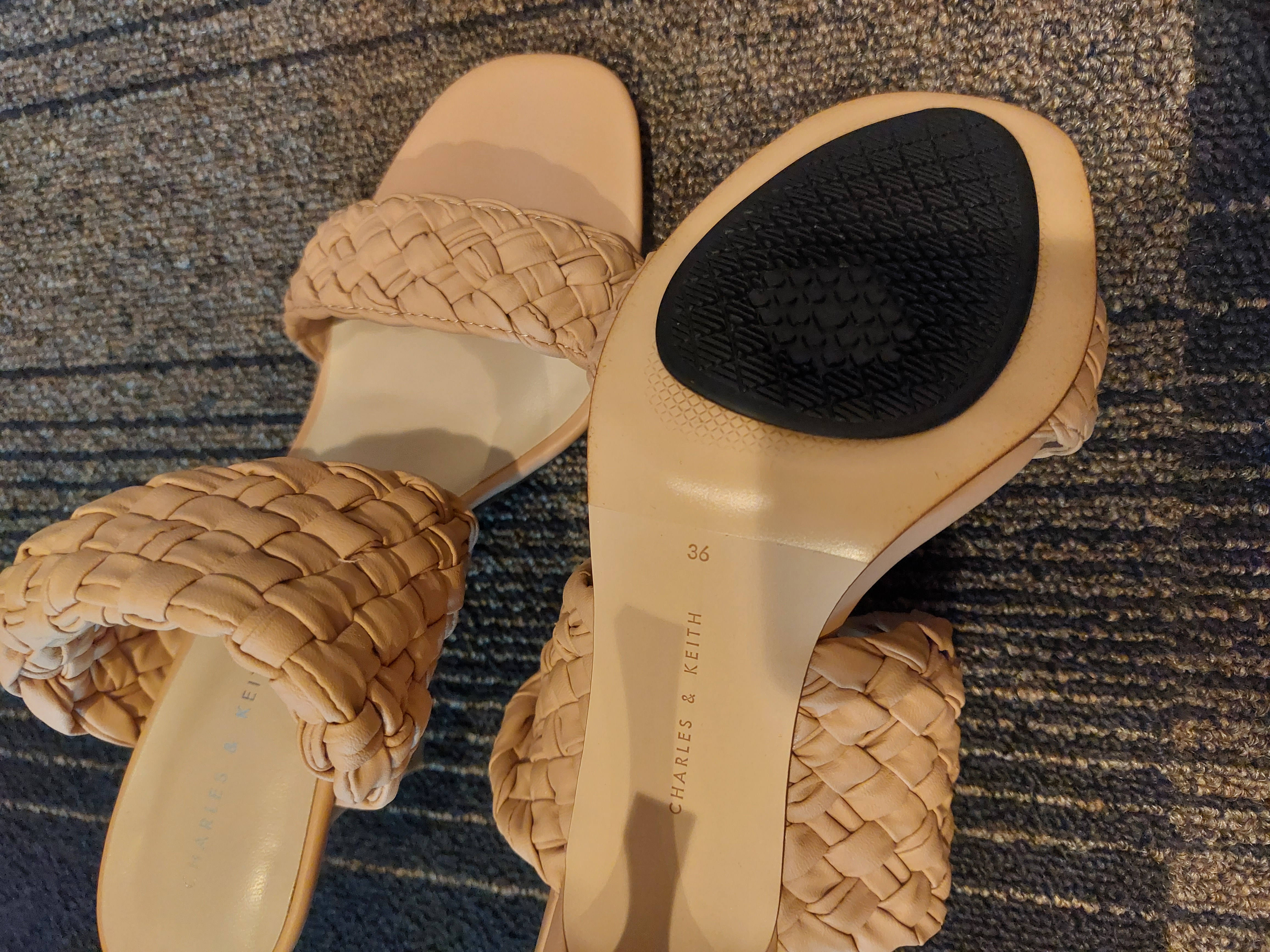 CHARLES ＆ KEITH サンダル ダブルストラップ ウーブンヒールド