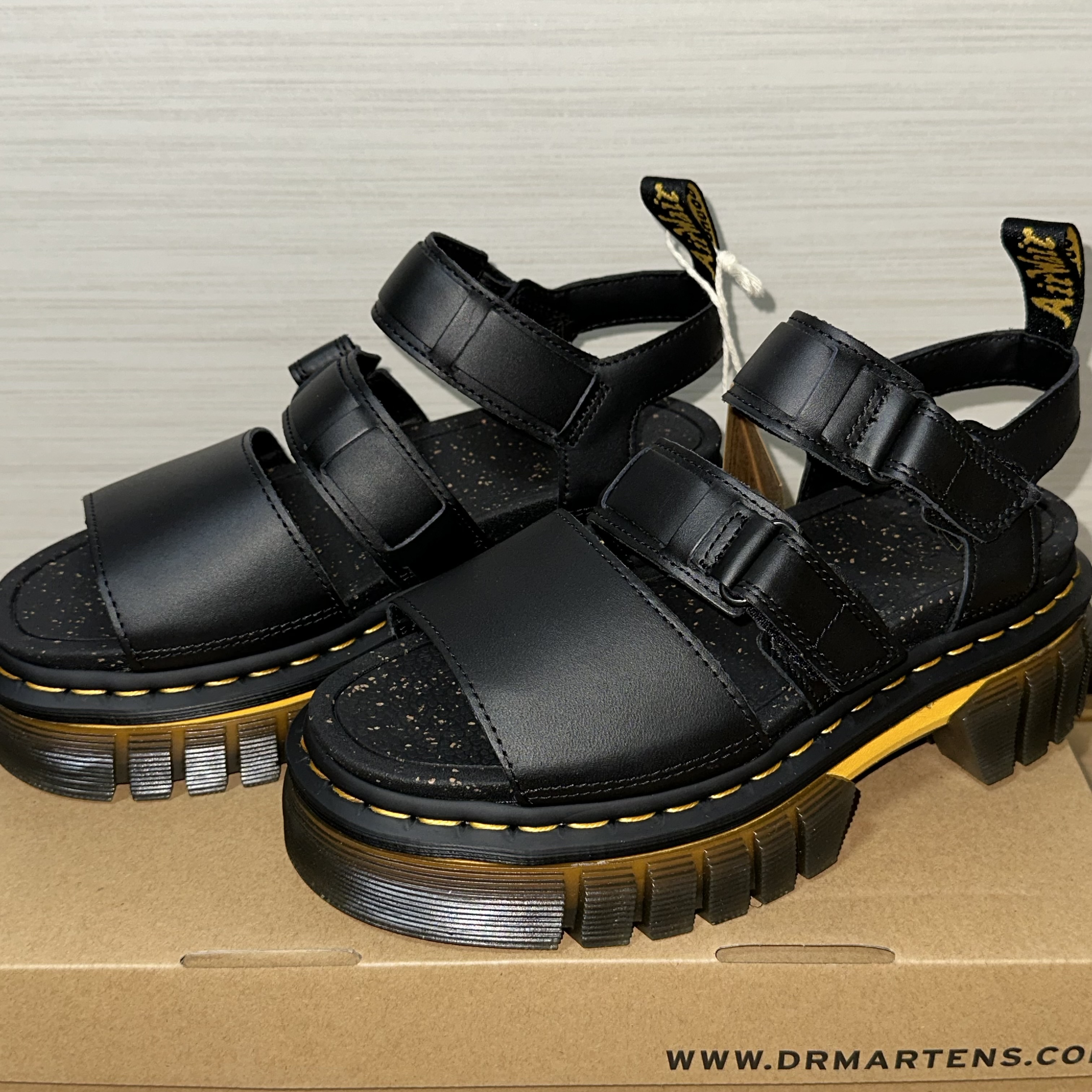 ドクターマーチン Dr.Martens レディース サンダル 厚底 QUAD