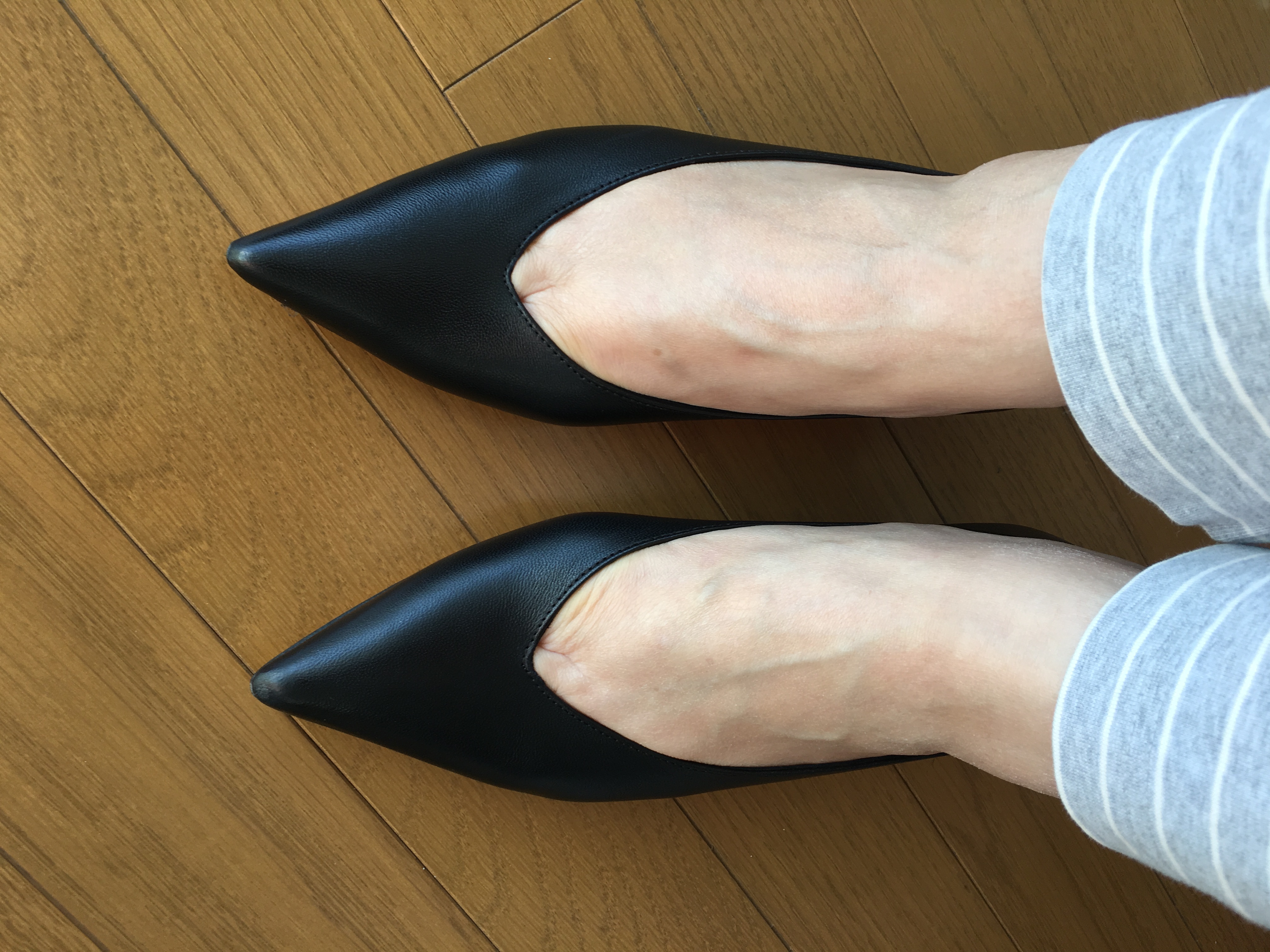 ○ファビオルスコーニ FABIO RUSCONI Vカットパンプス