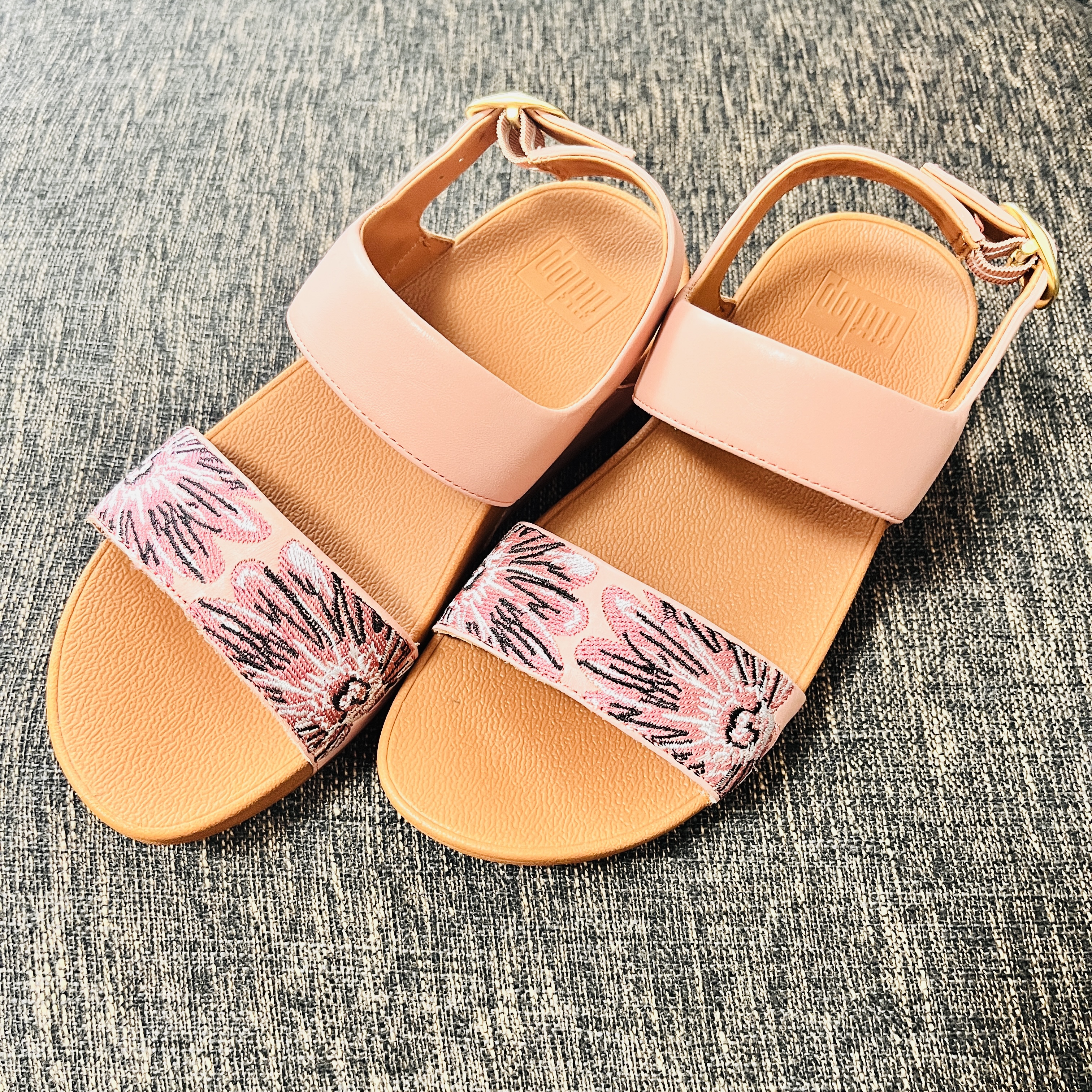 fitflop フィットフロップ FitFlop DAISY-STITCH BACK-STRAP SANDALS