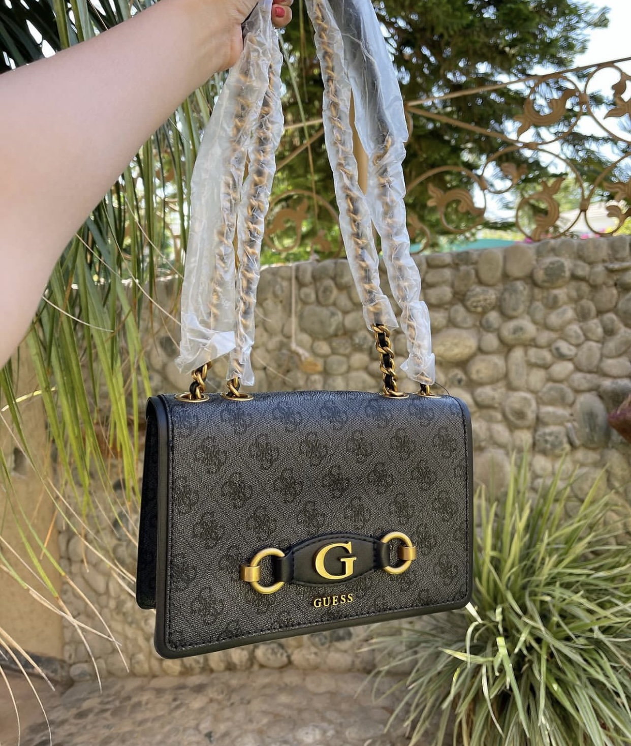 【GUESS】ヘスティア ゲス GUESS IZZY Convertible crossbody Flap （CLO