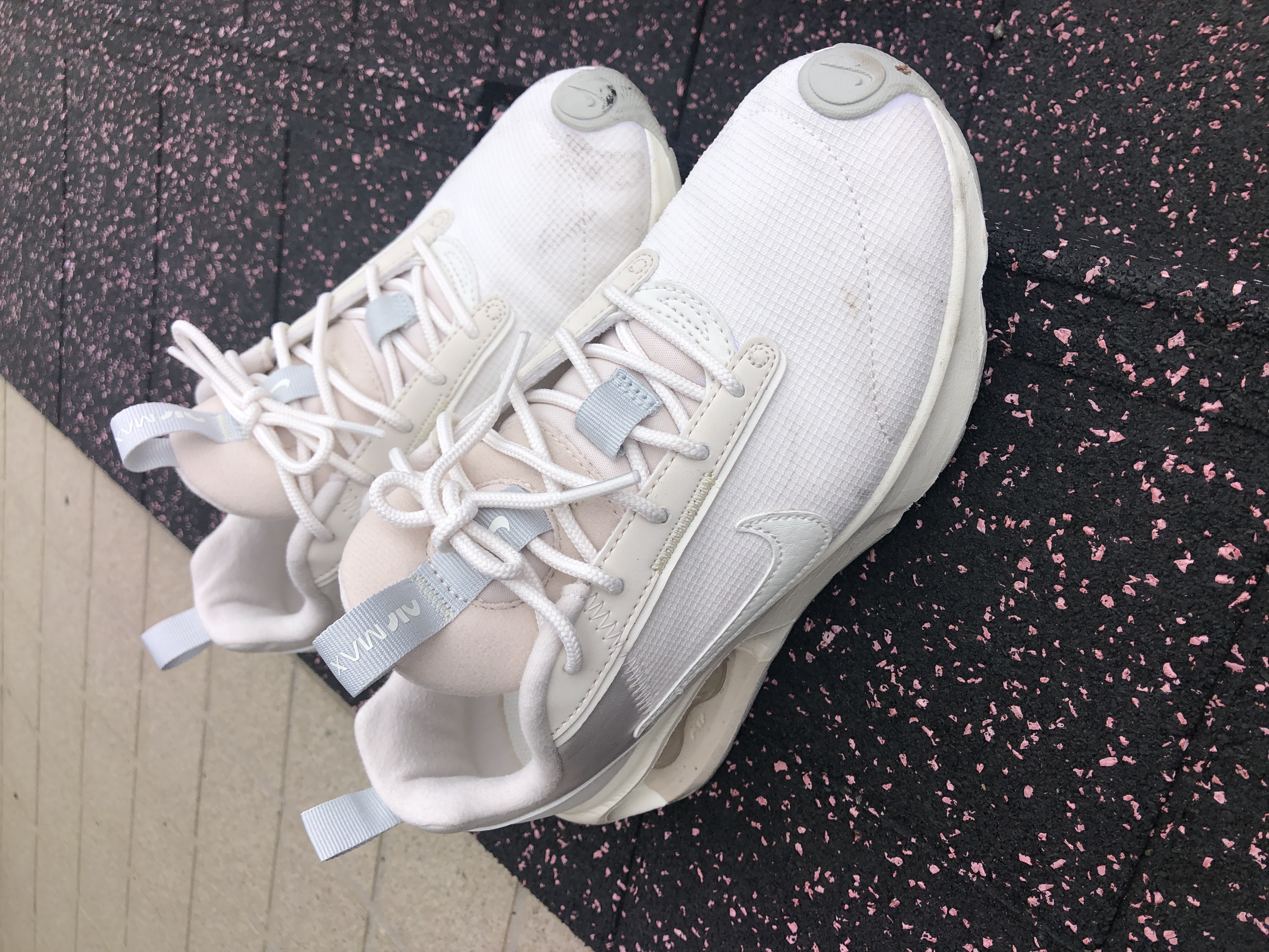 ナイキ NIKE レディース スニーカー エア マックス INTRLK