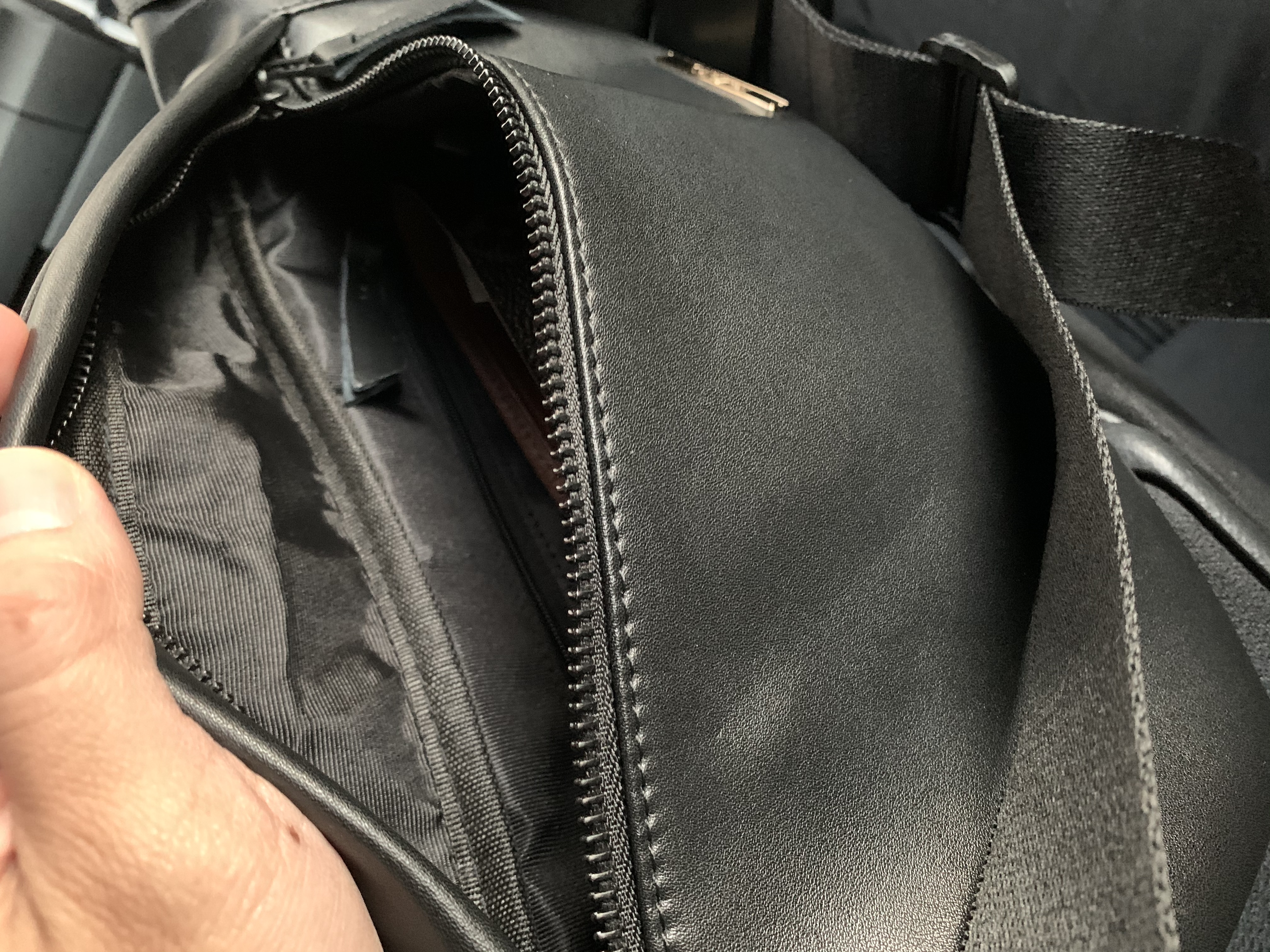 数量限定・即納特価!! 【ReZARD】Metal Plate Leather Body Bag