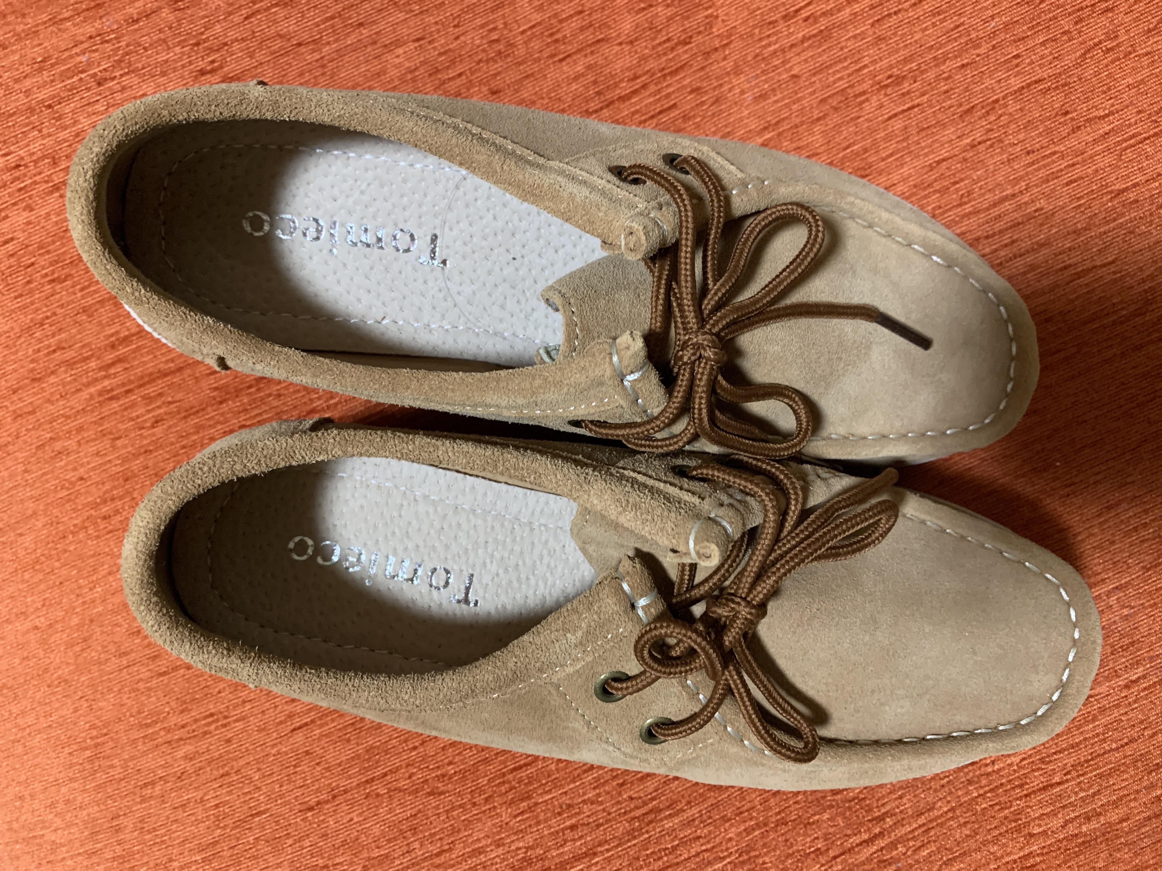 トミエコ Tomieco 本革ベロア素材 注目のモカシン 屈曲性のある厚底