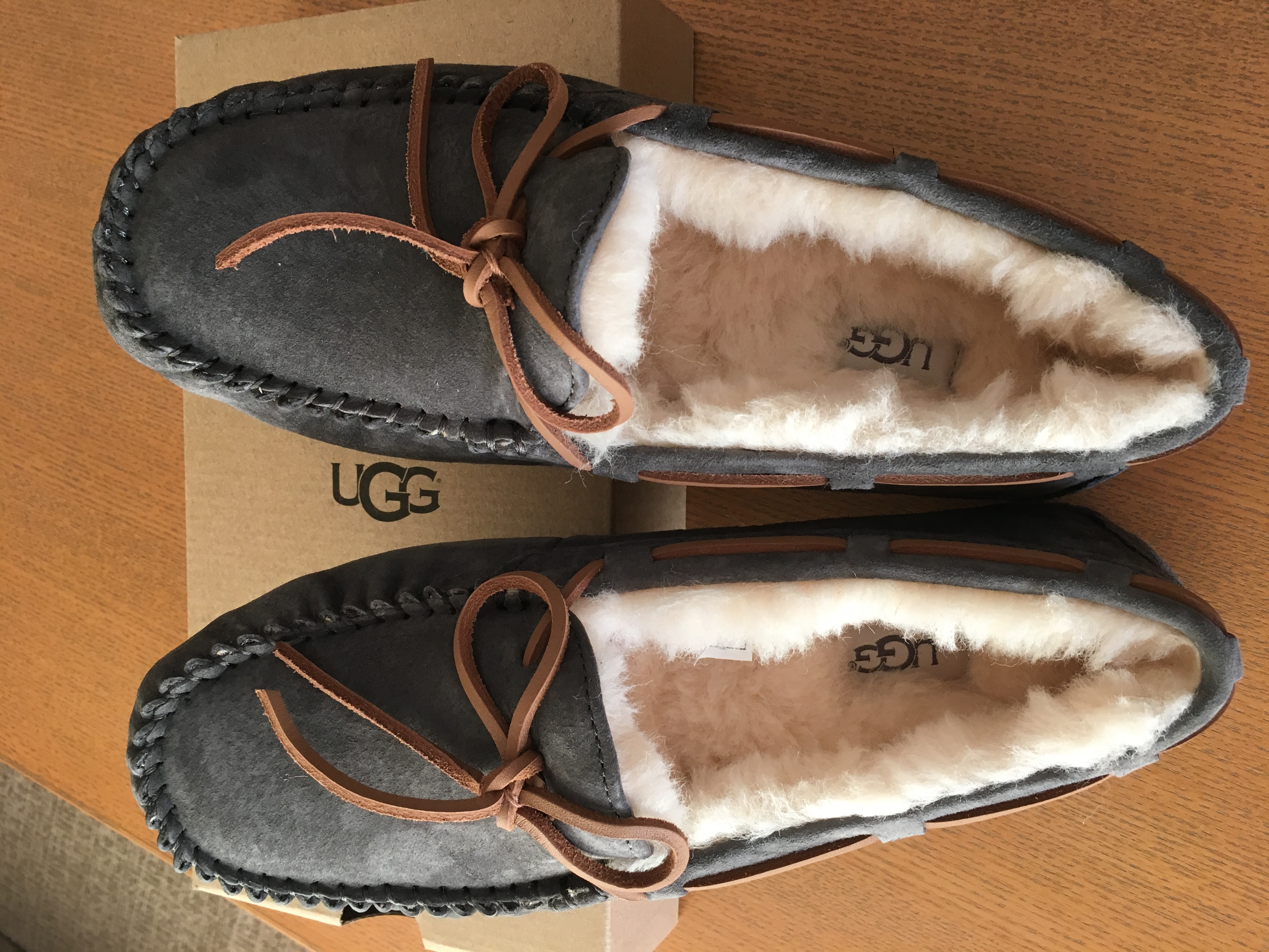 【極美品】UGG　モカシン　DAKOTA　26㎝　グレー　pewter UGG Australia Women's Dakota Slippers – Cleanline Surf