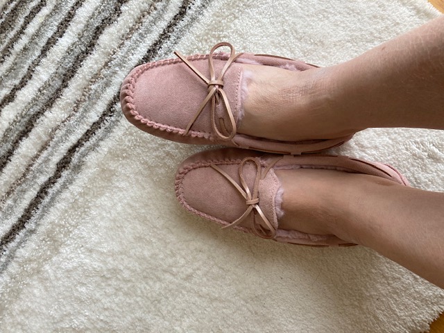 100%本物　UGG 限定色ピンク DAKOTA  24センチ 7  モカシン アグ UGG 1106877 DAKOTA （Pink Crystal） -ファッション通販