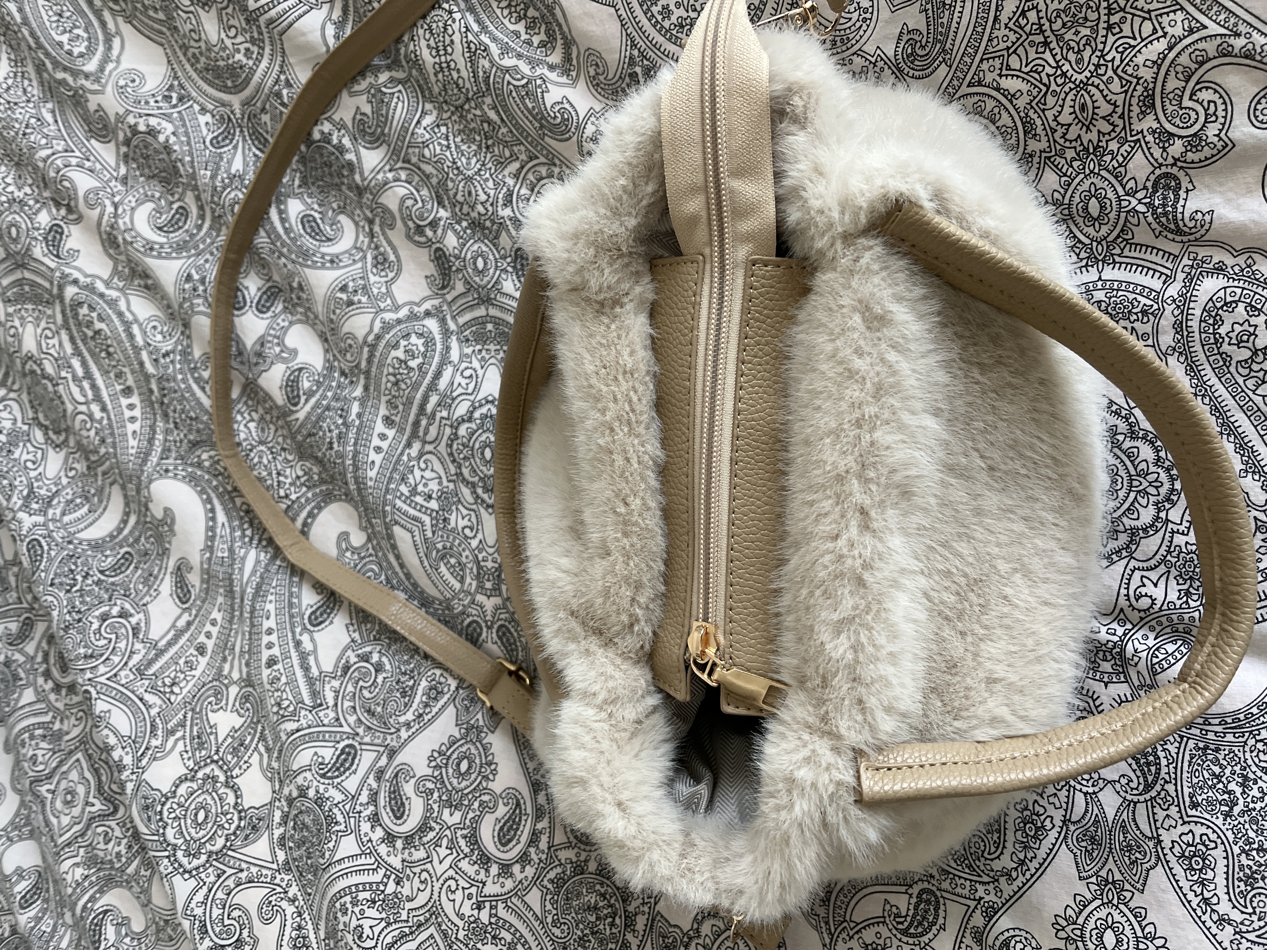 ベスジョーヤ VESGIOIA フェイクファーラウンドミニトートBAG