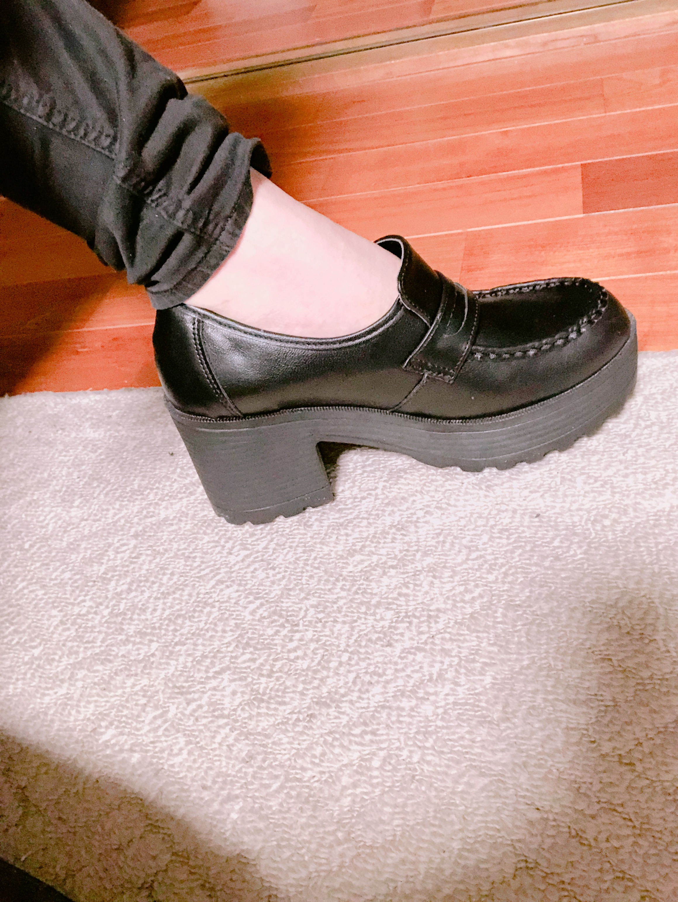 ヨースケ YOSUKE 厚底ローファーパンプス （ブラック） -靴