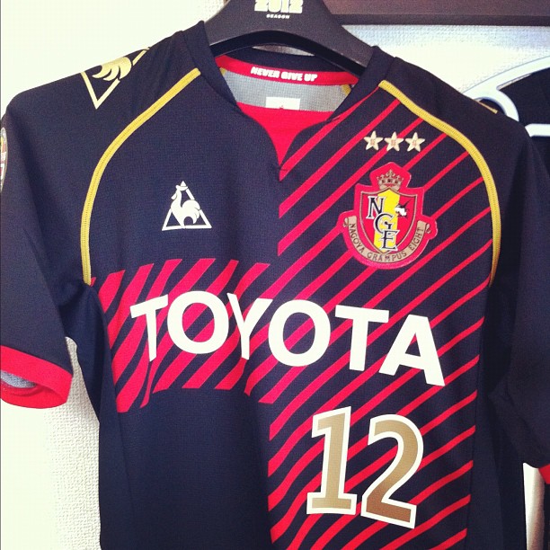 le coq sportif 名古屋グランパス 2012 20周年記念 ユニフォーム 半袖 オーセンティック QH-74012GR BLK 代表・クラブ ユニフォーム -サッカーショップ【SWS】